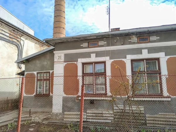 Façade Une Vieille Maison Dans Ville Printemps — Photo