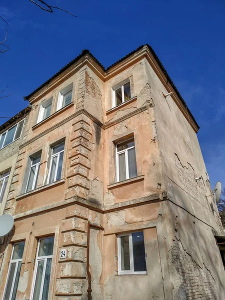 Fachada Una Antigua Casa Ciudad Primavera —  Fotos de Stock