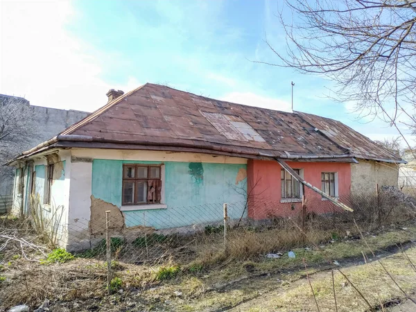 Façade Une Vieille Maison Dans Ville Printemps — Photo