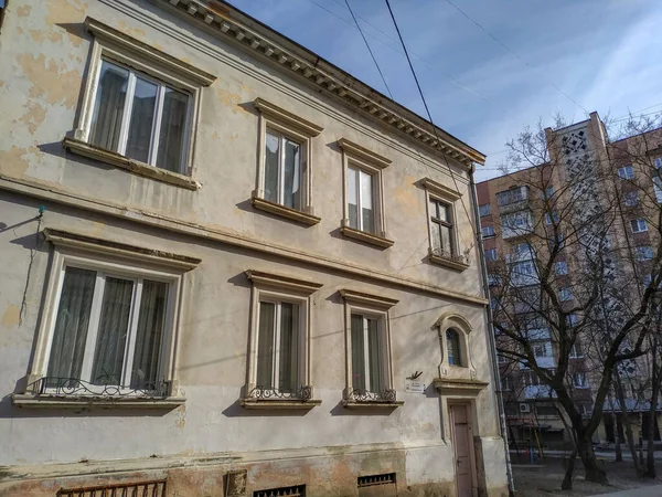 Fachada Una Antigua Casa Ciudad Primavera — Foto de Stock