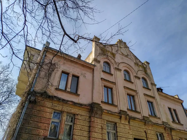 Fachada Una Antigua Casa Ciudad Primavera — Foto de Stock