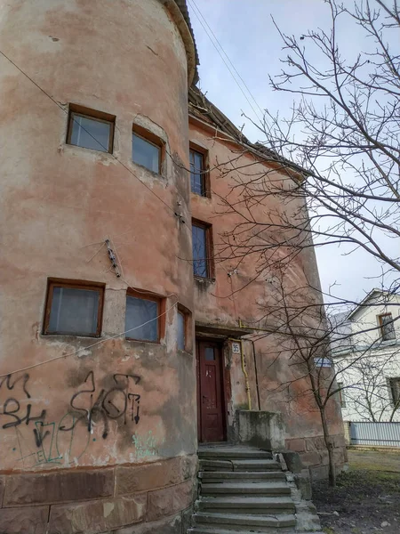 Façade Une Vieille Maison Dans Ville Printemps — Photo