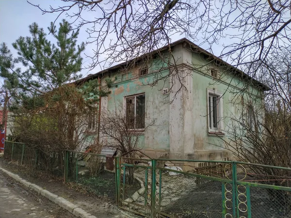 Façade Une Vieille Maison Dans Ville Printemps — Photo