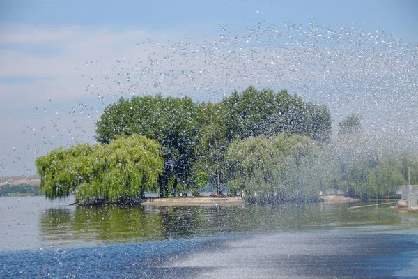 Водні Струмені Міському Фонтані Озері Серпні — стокове фото