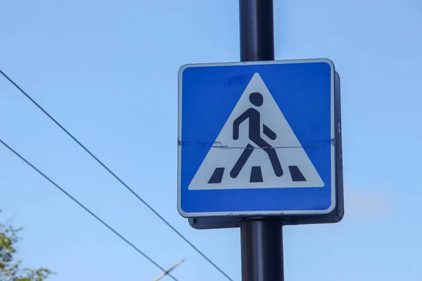 Дорожный Знак Поблизости Пешеходный Переход — стоковое фото