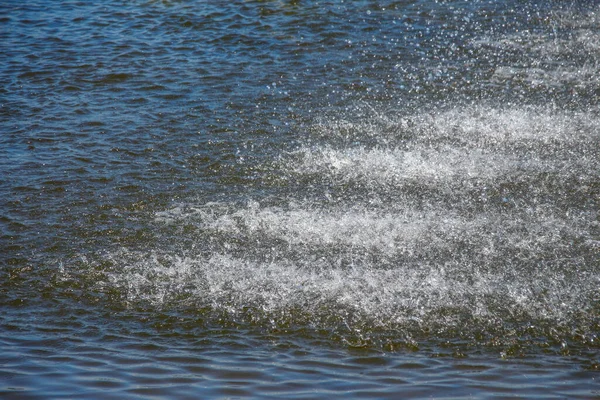 Wasserstrahlen Einem Stadtbrunnen See August — Stockfoto