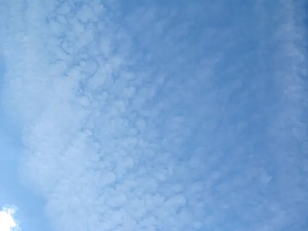 Céu Azul Nuvens Brancas Setembro — Fotografia de Stock
