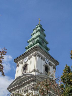 Ternopil 'deki eski kilisenin kulesinde saat.