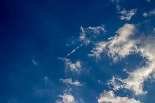 Aereo Giace Nel Cielo Autunnale — Foto Stock