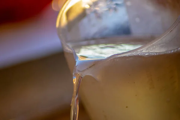 Sirop Sucre Avec Eau Dans Une Tasse Plastique Pour Abeilles — Photo