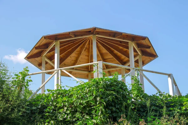 Gazebo Madera Arboreto Kiev Agosto —  Fotos de Stock