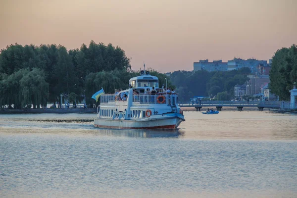 Туристичний Корабель Водоймі Тернопіль Заході Сонця — стокове фото