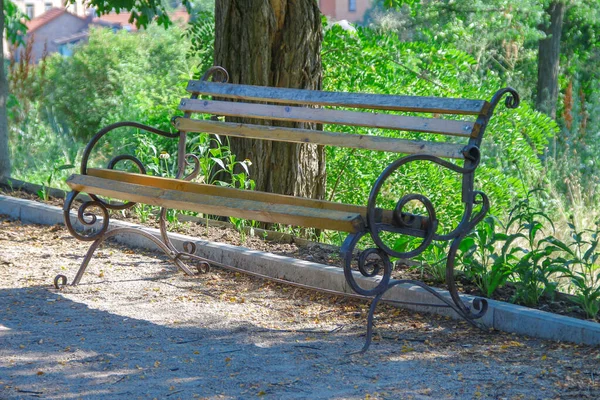 Banc Bois Dans Parc Pour Les Vacanciers — Photo