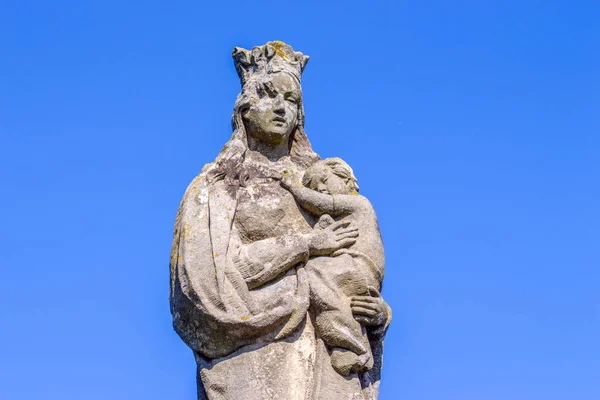 Μνημείο Φτιαγμένο Από Πέτρα Από Μητέρα Του Θεού Τον Ιησού — Φωτογραφία Αρχείου