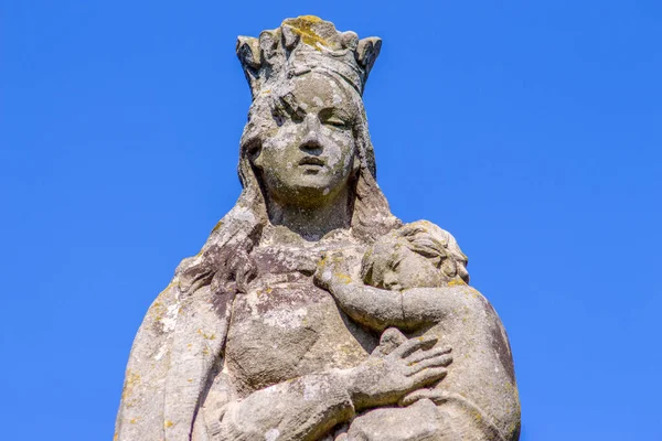Monumento Pietra Della Madre Dio Con Gesù Tra Braccia — Foto Stock