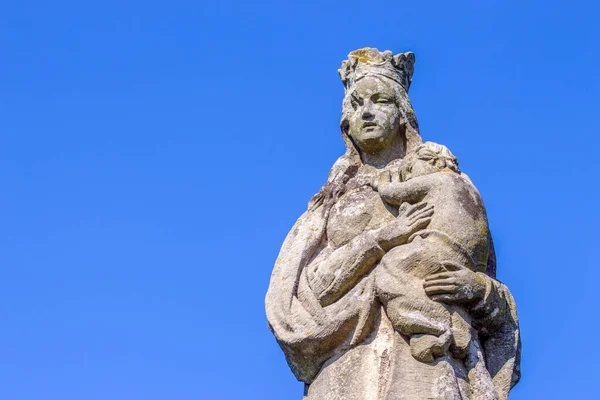 Μνημείο Φτιαγμένο Από Πέτρα Από Μητέρα Του Θεού Τον Ιησού — Φωτογραφία Αρχείου