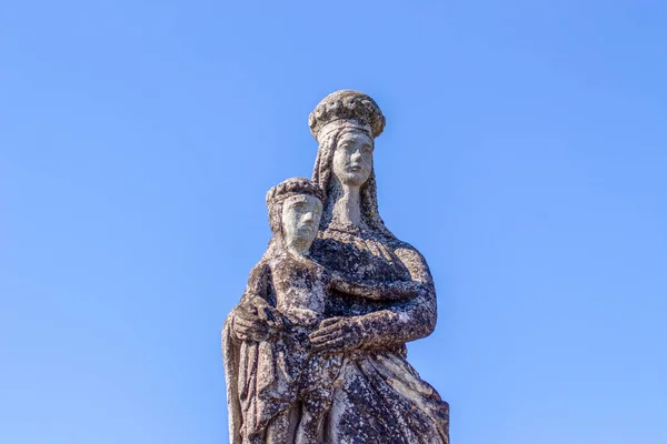 Monumento Pietra Della Madre Dio Con Gesù Tra Braccia — Foto Stock