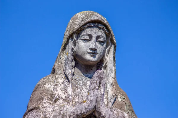 Monument Mère Dieu Sur Tombe Priant Dans Cimetière Chrétien Ternopil — Photo