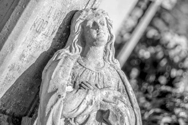 Μνημείο Της Μητέρας Του Θεού Στον Τάφο Στο Χριστιανικό Νεκροταφείο — Φωτογραφία Αρχείου