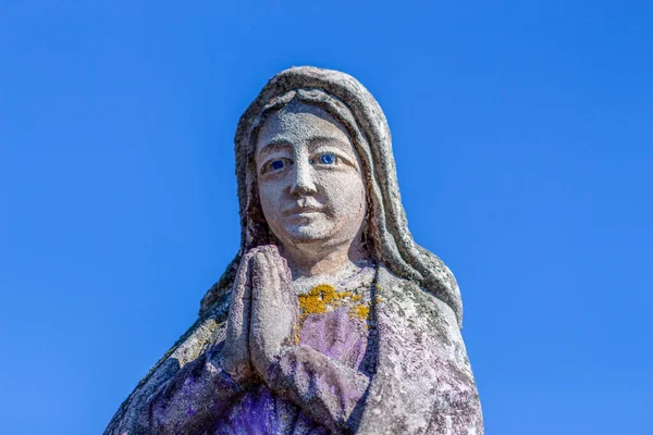 Monument Voor Moeder Gods Het Graf Biddend Een Christelijke Begraafplaats — Stockfoto