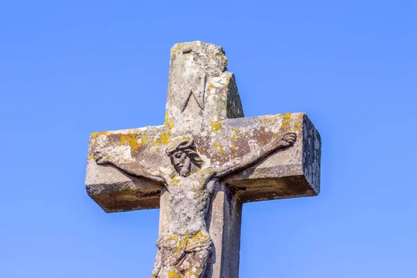 Hıristiyan Haçı Mezarlıkta — Stok fotoğraf