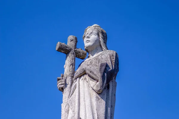 Памятник Ангелу Крестом Могиле Кладбище — стоковое фото