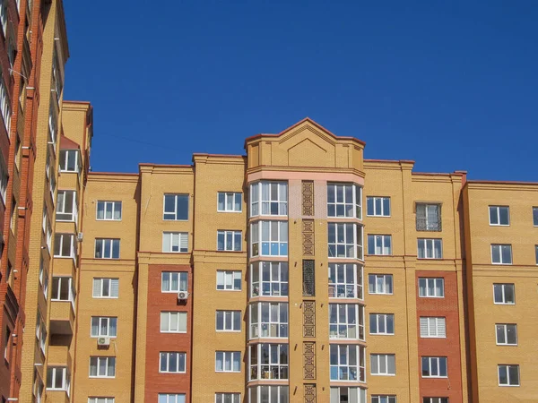 Fasada Mieszkalnego Budynku Mieszkalnego Dzielnicy Mieszkalnej — Zdjęcie stockowe
