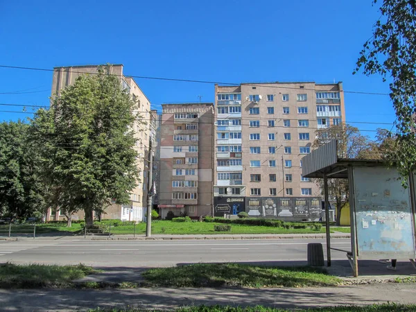 Façade Immeuble Résidentiel Dans Quartier Résidentiel — Photo