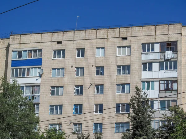 Fachada Edificio Residencial Una Zona Residencial — Foto de Stock