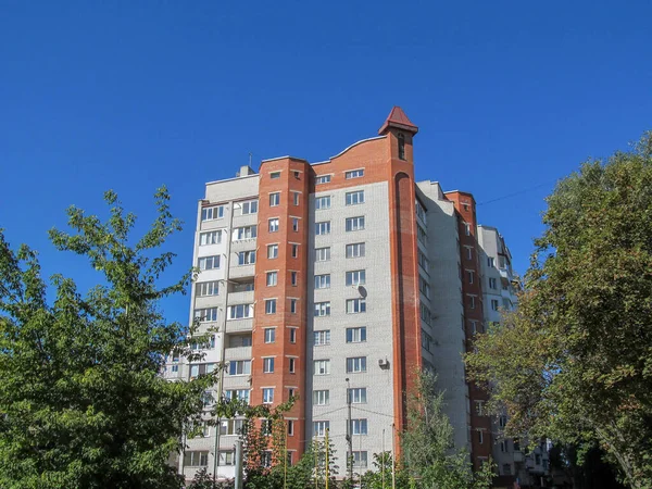 Fachada Edificio Residencial Una Zona Residencial — Foto de Stock