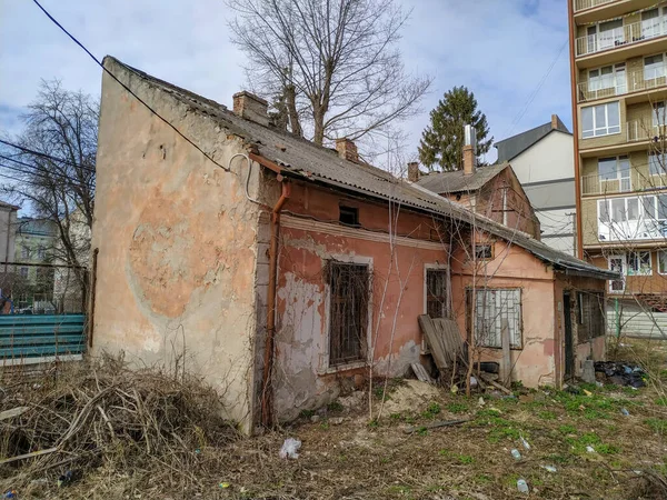 Фасад Старого Будинку Місті Навесні — стокове фото