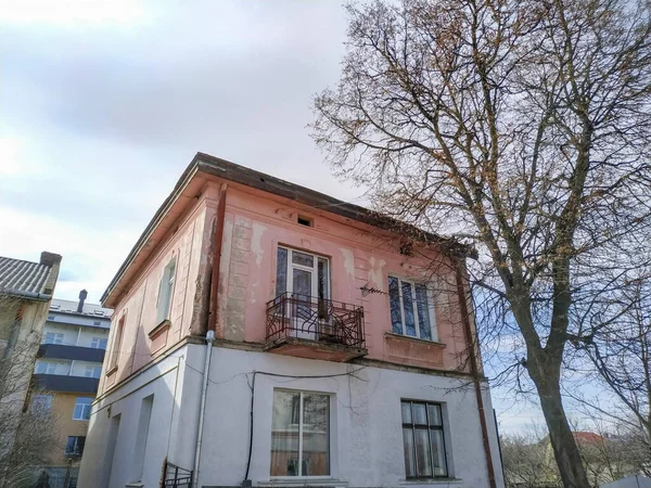 Façade Une Vieille Maison Dans Ville Printemps — Photo