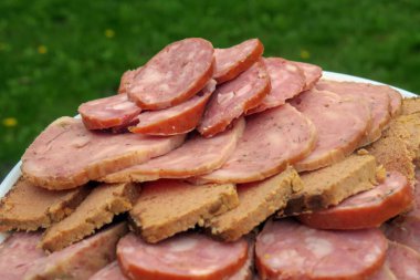 Jambonlu etli et tabağı.