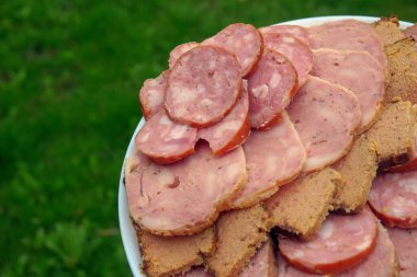 Jambonlu etli et tabağı.