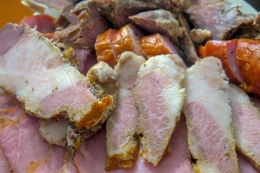 Jambonlu etli et tabağı.