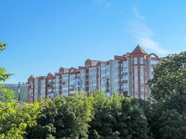 Façade Immeuble Résidentiel Dans Ville Donnant Sur Les Fenêtres Les — Photo