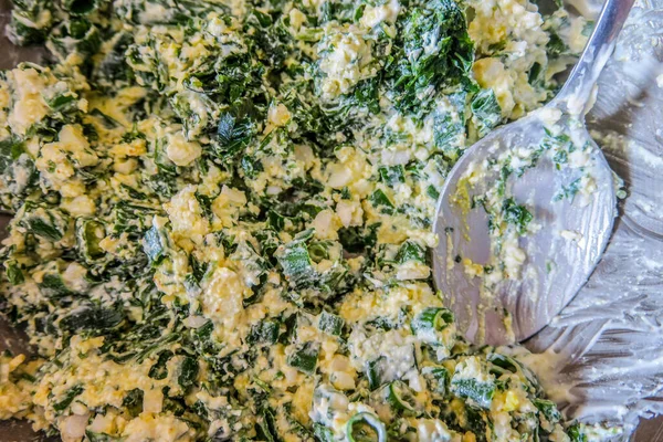 Peynirli Yumurtalı Soğanlı Lezzetli Salata — Stok fotoğraf