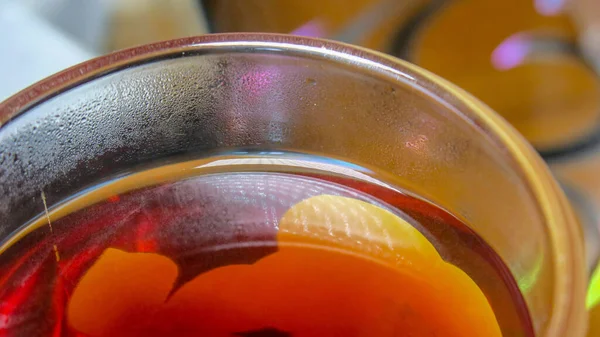 Вкусный Чай Стеклянной Кружке Столе — стоковое фото