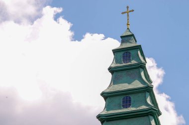 Eski Polonya kilisesinin çadır kulesi.