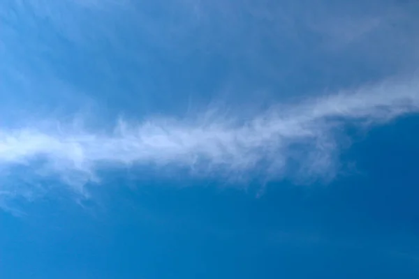 Céu Azul Nuvens Brancas Agosto — Fotografia de Stock