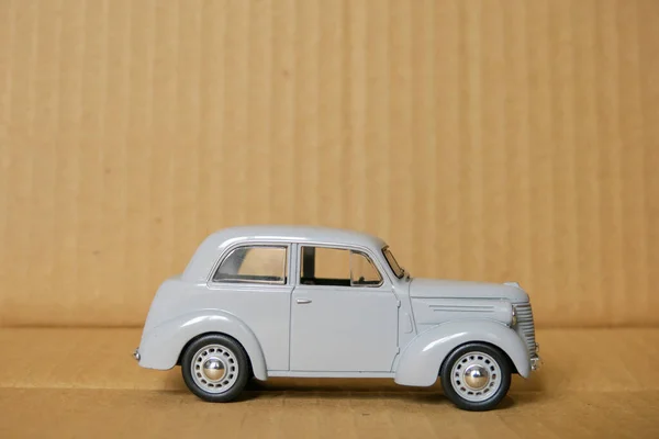 コレクターズ コレクションのおもちゃの灰色の車 — ストック写真