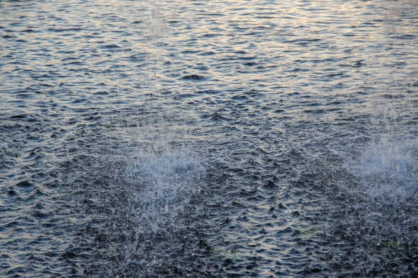 Getti Acqua Una Fontana Città Uno Stagno — Foto Stock