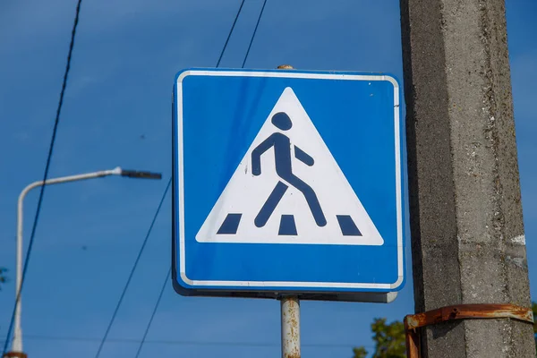 Дорожній Знак Пішохідна Перерва Полюсі — стокове фото