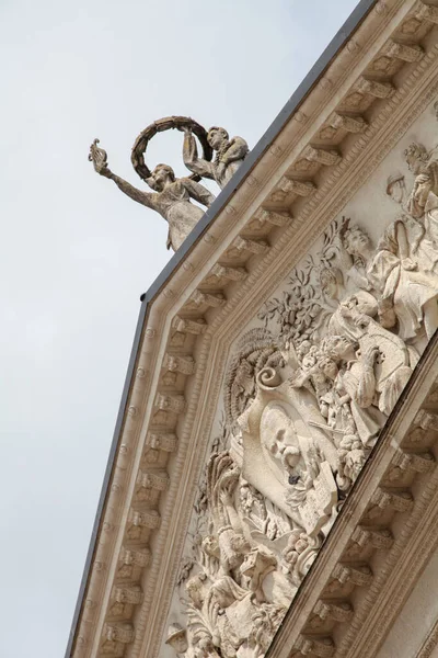 Edificio Del Teatro Fachada Con Decoración Escultórica — Foto de Stock