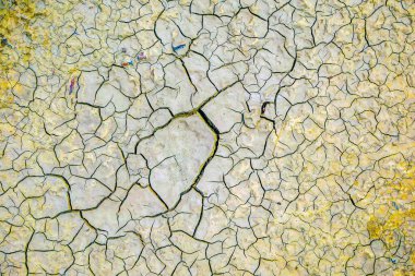 Kırık toprağın güzel dokusu yağmurdan sonra