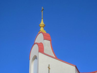 Pazar ayini sırasında Ukrayna Hristiyan Kilisesi 'nin güzel binası. Ternopil, Ukrayna