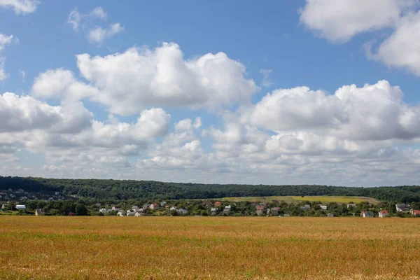 Prachtig Landschap Van Herfst Geel Veld Buiten Stad — Stockfoto