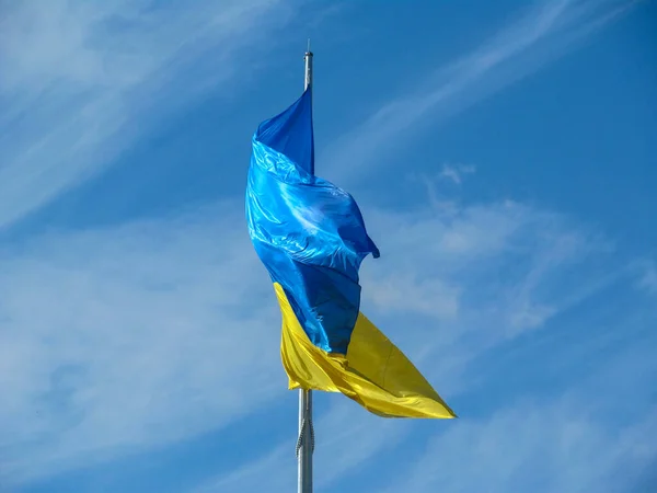 Flaga Ukrainy Lub Ukraińska Flaga Żółto Niebieska Maszcie Flagowym — Zdjęcie stockowe