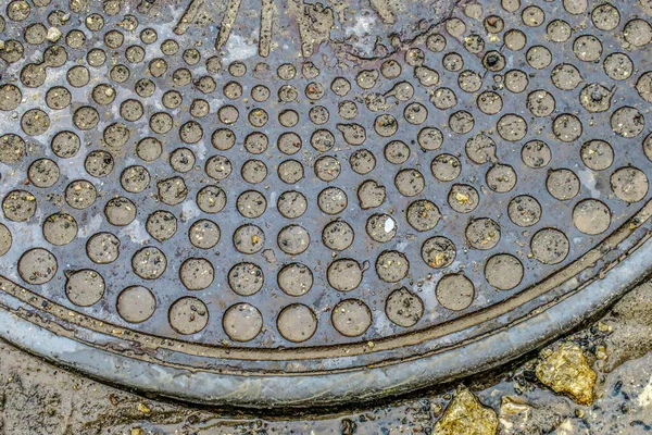 Kanalluke Nach Regen — Stockfoto