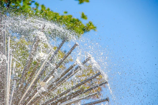 Beaux Jets Eau Dans Une Fontaine Par Temps Chaud Juillet — Photo